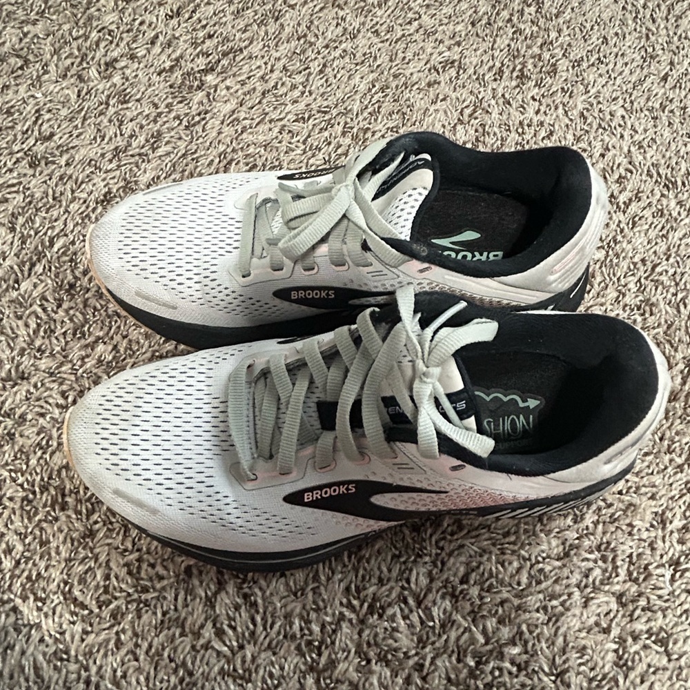 Brooks Adrenaline GTS 22 Women's Size 8 B Medium Running Shoes Pink Pearl